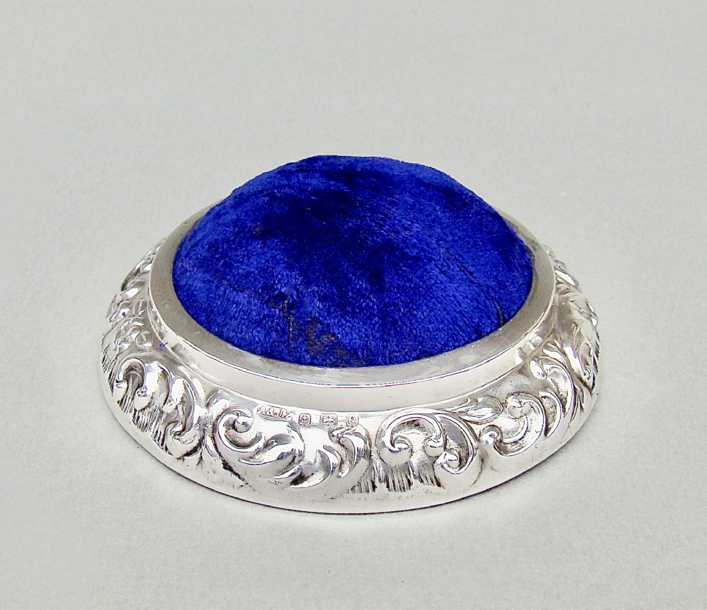 EDWARDIAN SILVER PIN CUSHION BY A&J ZIMMERMAN, BIRMINGHAM 1905, 