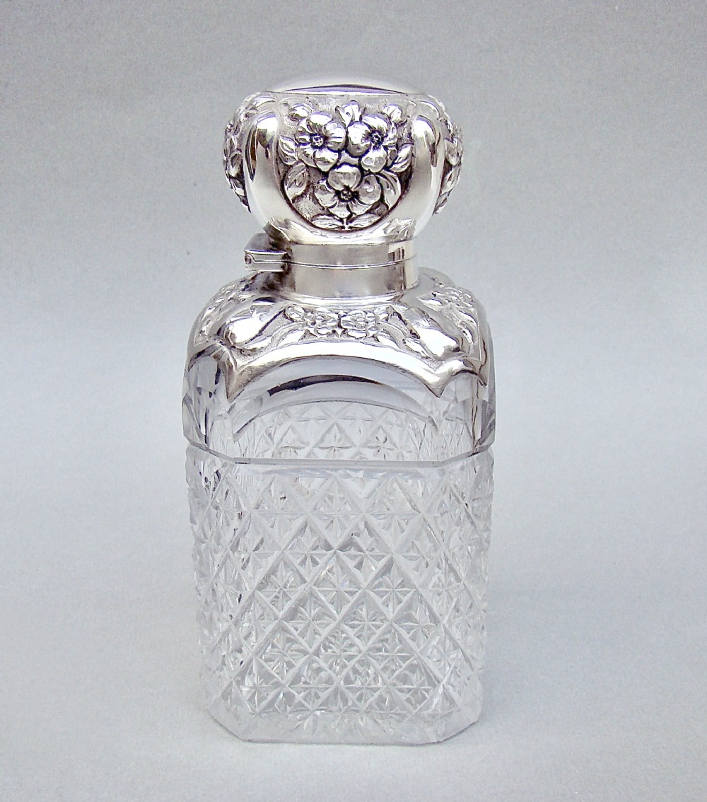 STUNNING VICTORIAN SILVER & CUT GLASS SCENT BOTTLE BY WILLIAM HUTTON & SONS, LONDON 1896