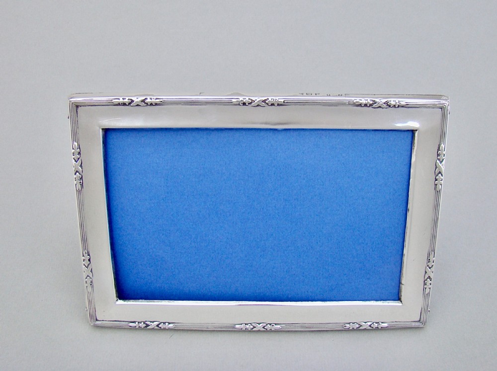 UNUSUAL LANDSCAPE SOLID SILVER PHOTO FRAME BY SAUNDERS & SHEPHERD, BIRMINGHAM 1912