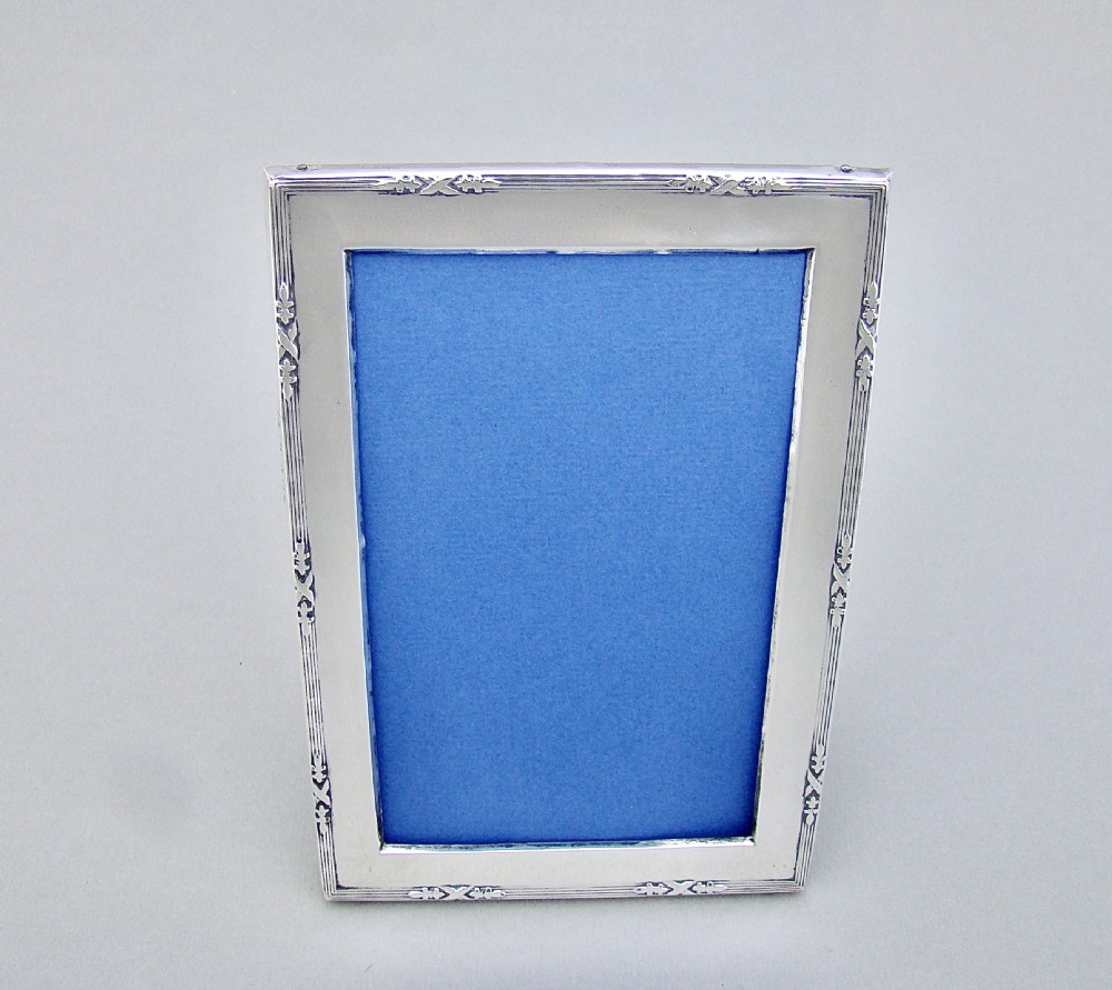 UNUSUAL LANDSCAPE SOLID SILVER PHOTO FRAME BY SAUNDERS & SHEPHERD, BIRMINGHAM 1912 View II