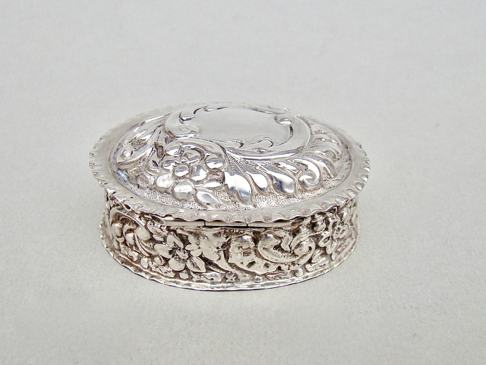 DELIGHTFUL VICTORIAN SILVER TRINKET BOX BY SYNYER & BEDDOES, BIRMINGHAM 1897
 View III