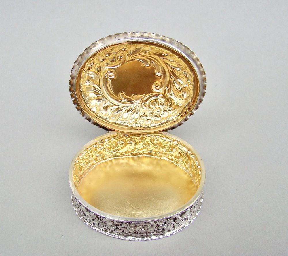 DELIGHTFUL VICTORIAN SILVER TRINKET BOX BY SYNYER & BEDDOES, BIRMINGHAM 1897
 View V