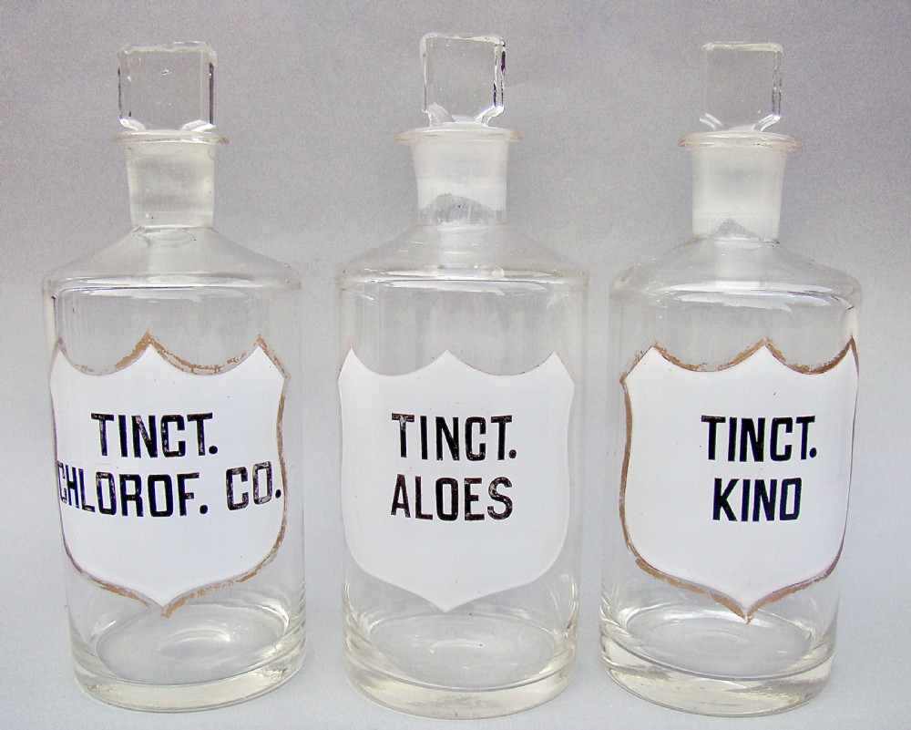 DECORATIVE SET OF THREE MEDIUM VICTORIAN WHITE LABEL APOTHECARY JARS, CIRCA 1890