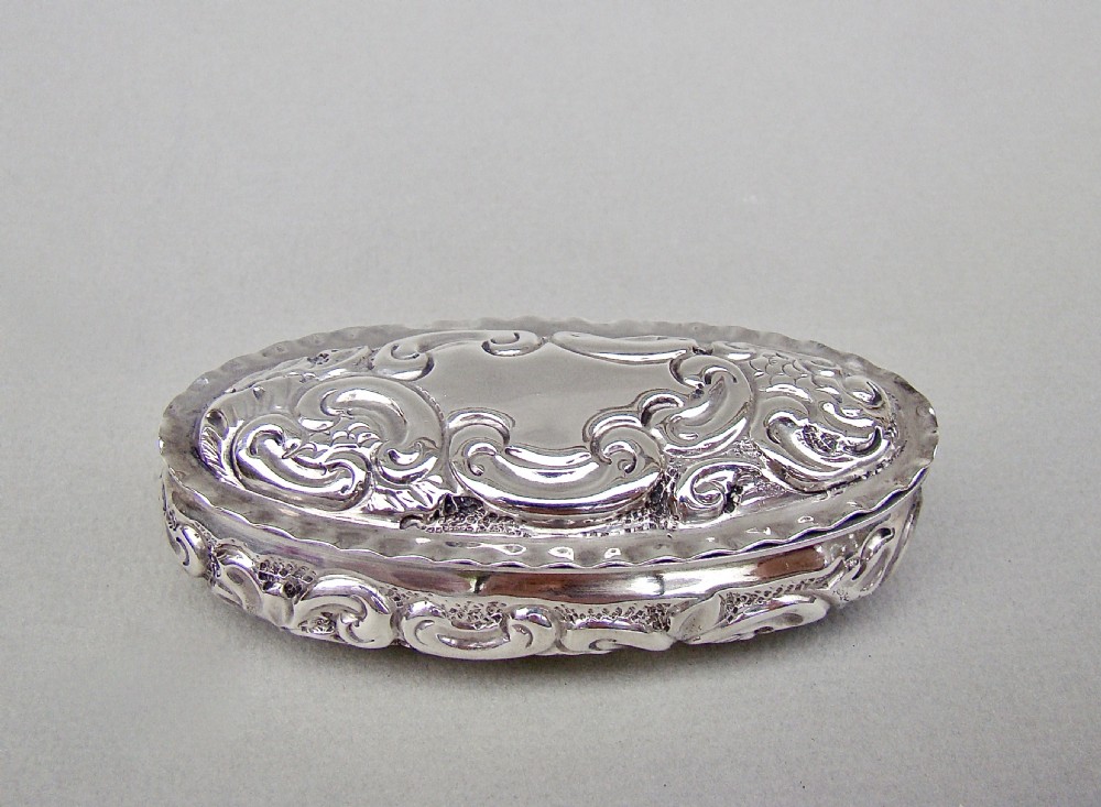 VICTORIAN SILVER TRINKET BOX BY DEAKIN & FRANCIS, BIRMINGHAM 1897
