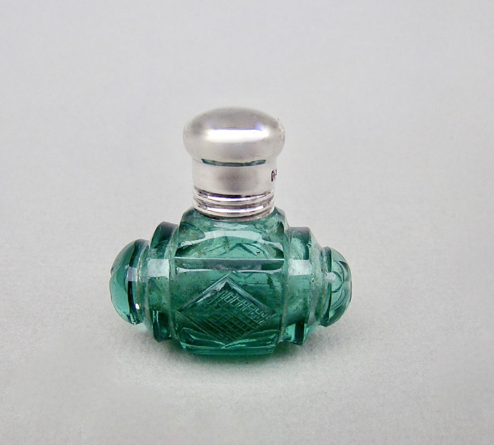 EXQUISITE VICTORIAN SILVER AND GREEN GLASS MINIATURE SCENT BOTTLE BY SAUNDERS & SHEPHERD, CHESTER 1891
