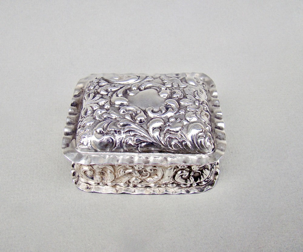 GEORGE V SILVER TRINKET BOX BY SAUNDERS & SHEPHERD, CHESTER 1912