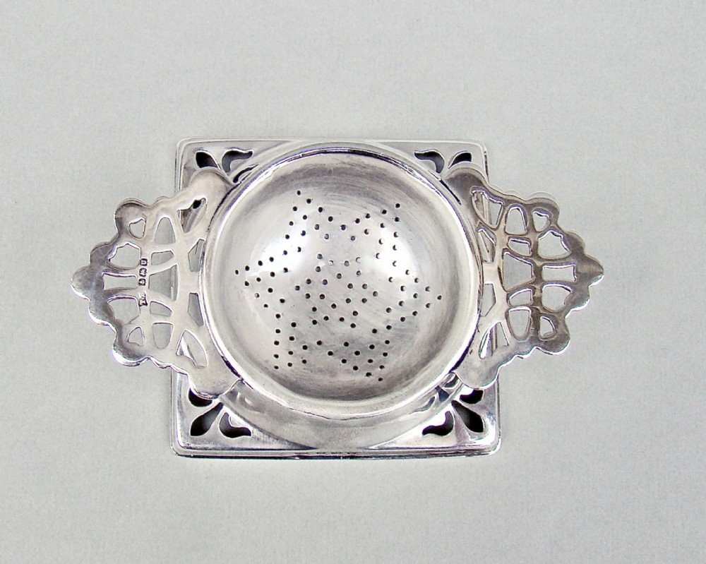 ELEGANT GEORGE VI SILVER TEA STRAINER & STAND BY THOMAS BRADBURY, BIRMINGHAM 1944