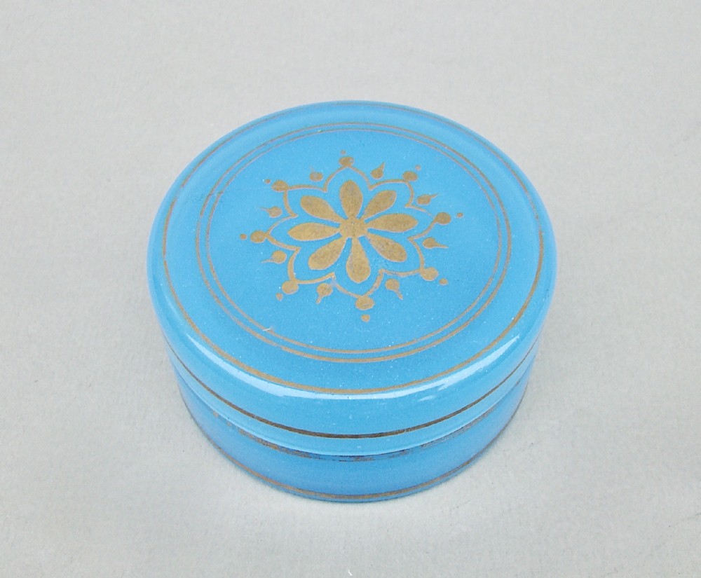 DELIGHTFUL FRENCH PALAIS ROYAL OPALINE & GILT GLASS TRINKET BOX, CIRCA 1880
