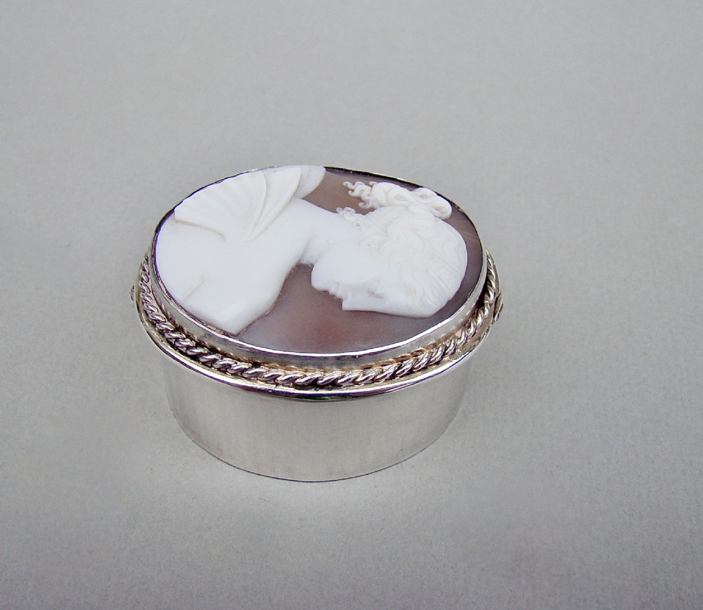 RARE EDWARDIAN SILVER CAMEO PILL BOX BY COLEN CHESHIRE, CHESTER 1904 View II