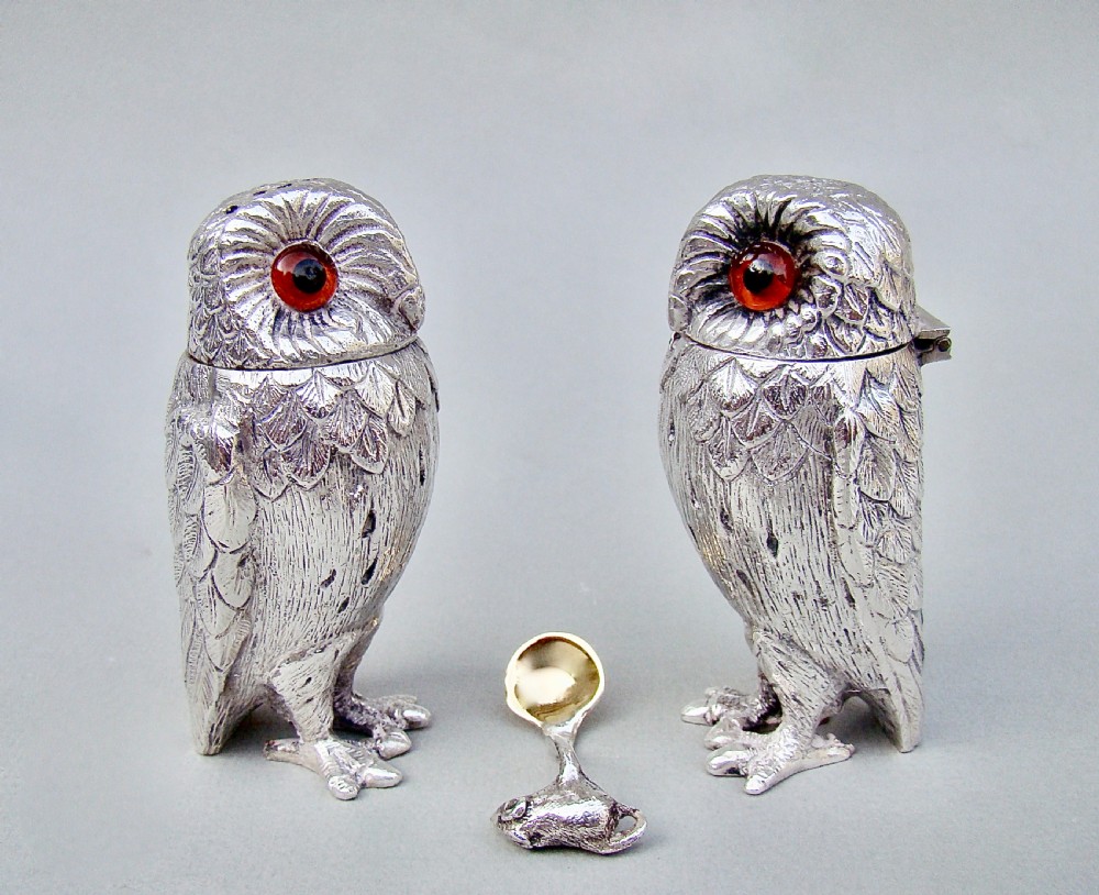 RARE SOLID SILVER OWL CRUET SET BY R. COMYNS, LONDON 1965 View III
