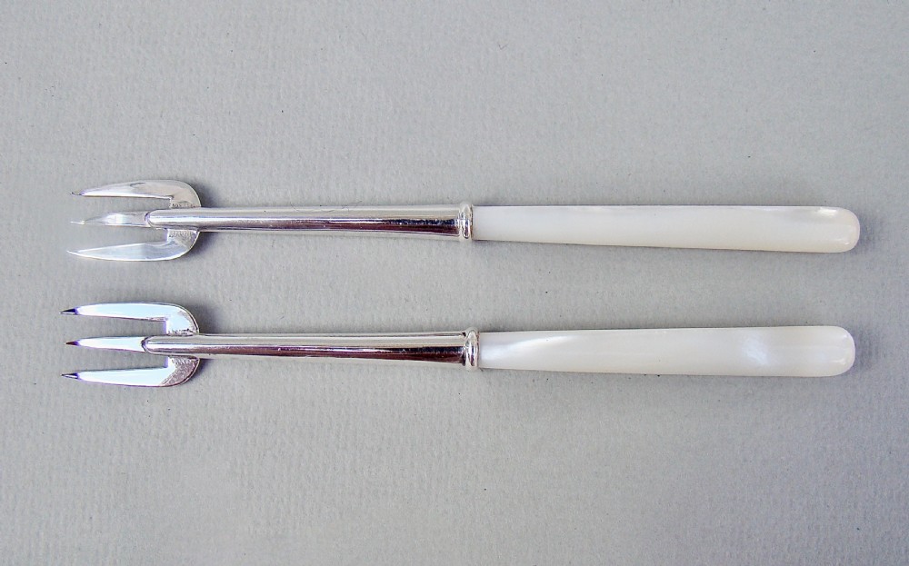 EXQUISITE CASED PAIR OF EDWARDIAN SILVER PICKLE FORKS BY ADIE & LOVEKIN, BIRMINGHAM 1902 View II
