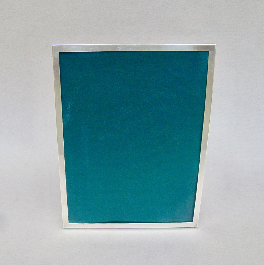 LARGE MID-CENTURY SOLID SILVER PHOTO FRAME BY BISHTON'S LTD, BIRMINGHAM 1950