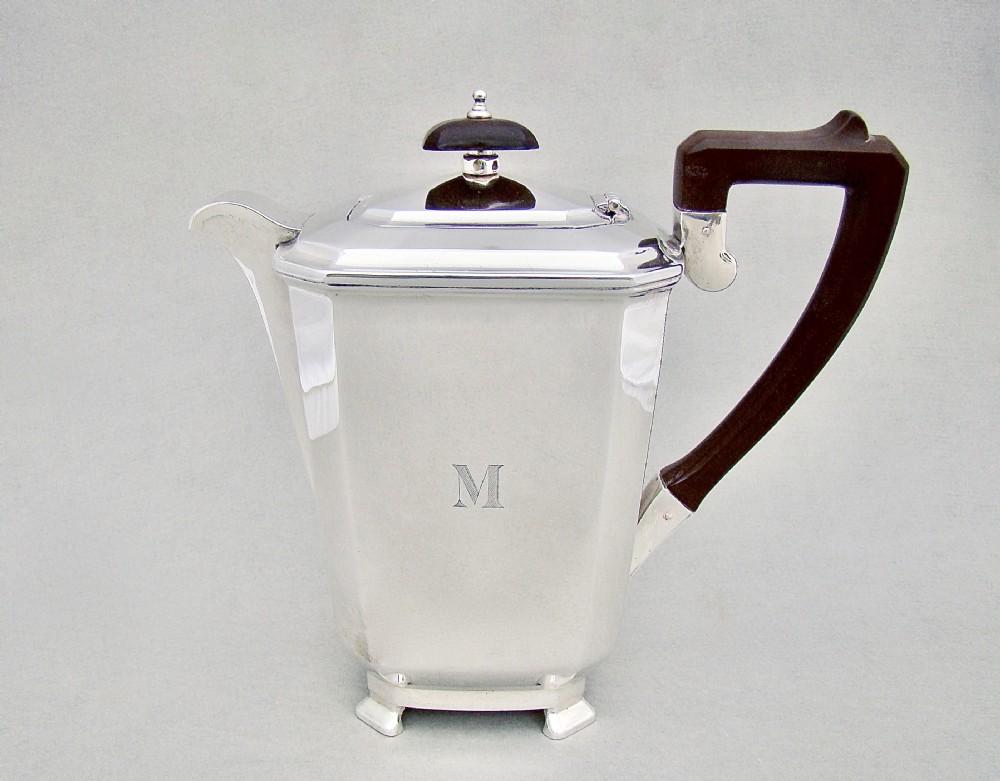 EXCEPTIONAL ART DECO SOLID SILVER COFFEE POT BY K&L, BIRMINGHAM 1933