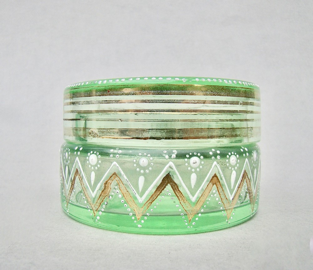 DELIGHTFUL VICTORIAN ENAMELLED URANIUM GLASS TRINKET BOX, CIRCA 1890 View III