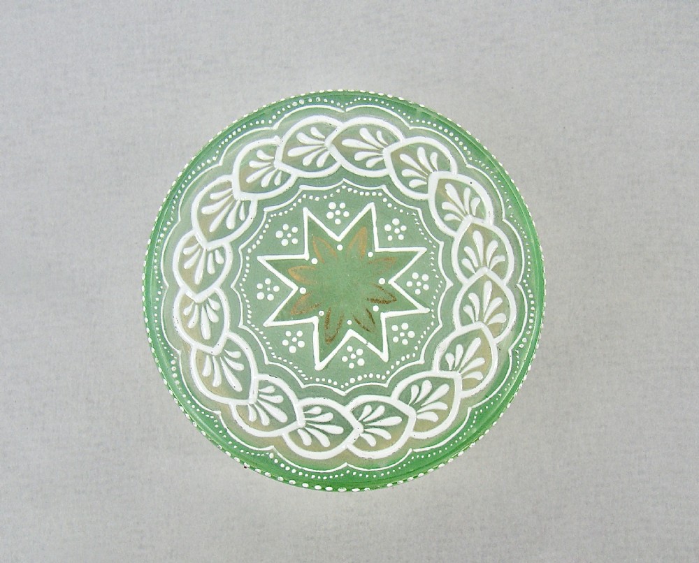 DELIGHTFUL VICTORIAN ENAMELLED URANIUM GLASS TRINKET BOX, CIRCA 1890 View IV