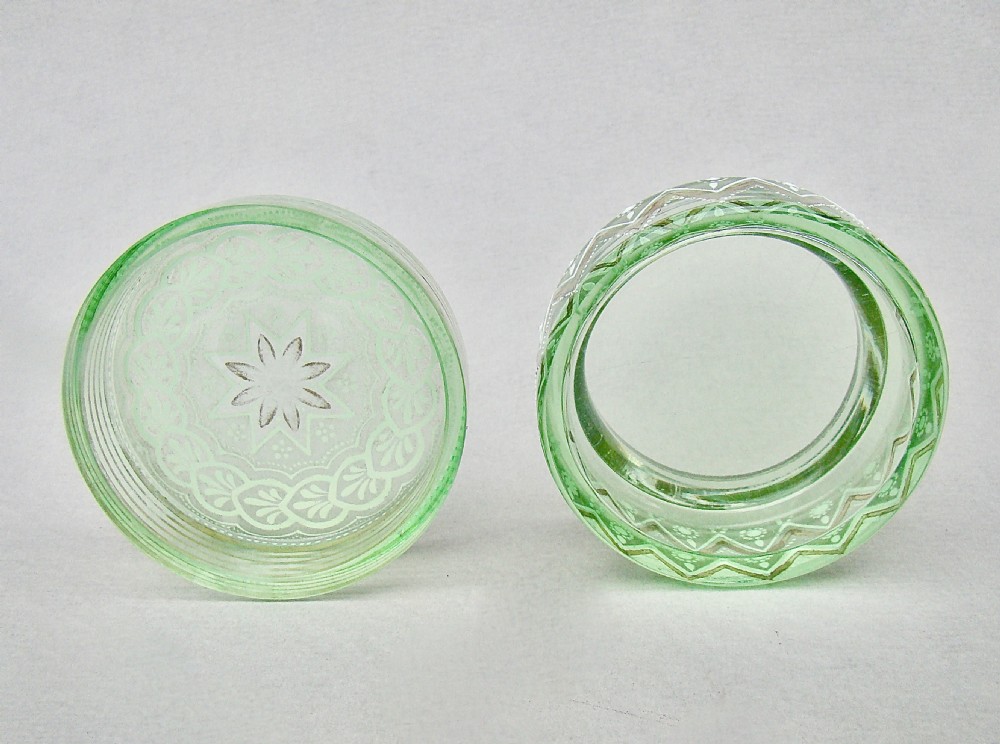 DELIGHTFUL VICTORIAN ENAMELLED URANIUM GLASS TRINKET BOX, CIRCA 1890 View VI