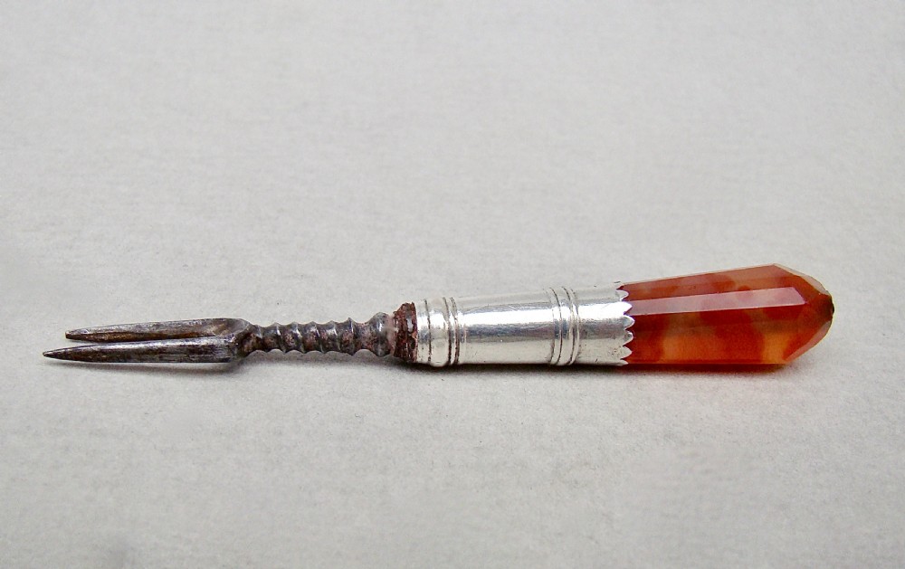 RARE GEORGIAN SILVER MINIATURE TWO PRONGED FORK WITH AGATE HANDLE, CIRCA 1750 View IV