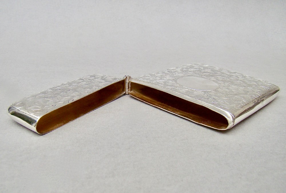 ELEGANT EDWARDIAN SOLID SILVER CARD CASE BY ROBERT PRINGLE & SONS, CHESTER 1907 View V