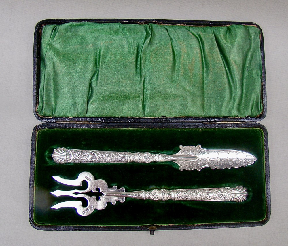 RARE CASED VICTORIAN SILVER BUTTER KNIFE AND BREAD FORK SET BY ELKINGTON & CO, BIRMINGHAM 1899