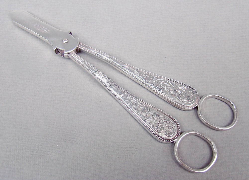 PAIR OF EDWARDIAN SILVER PLATED GRAPE SCISSORS BY MAPPIN & WEBB, CIRCA 1900
 View II