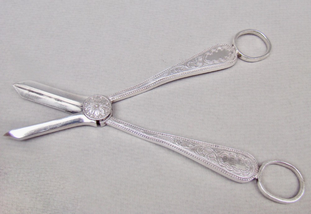 PAIR OF EDWARDIAN SILVER PLATED GRAPE SCISSORS BY MAPPIN & WEBB, CIRCA 1900
 View IV