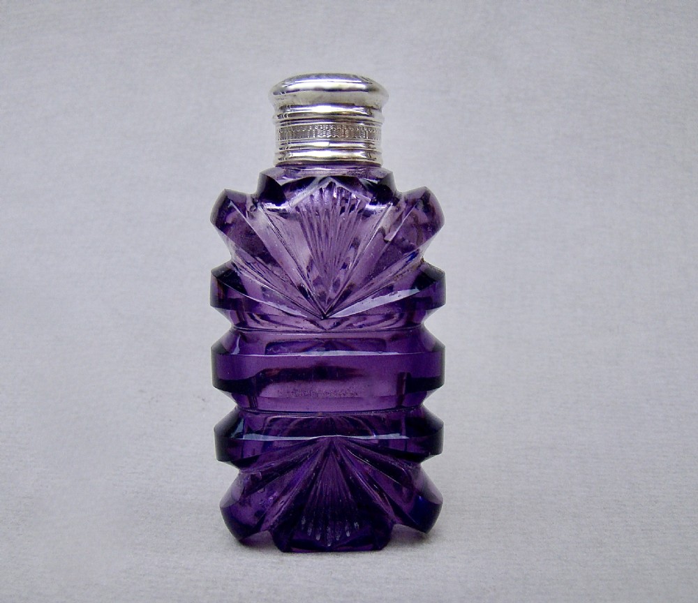 RARE EARLY VICTORIAN SILVER MOUNTED AMETHYST GLASS SCENT BOTTLE, CIRCA 1840 View II