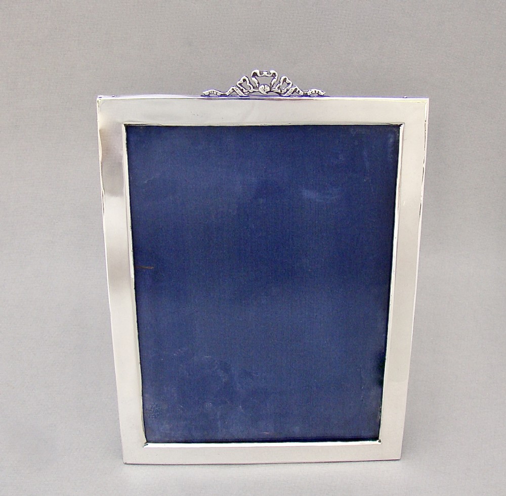 LARGE GEORGE V SILVER RIBBON PHOTO FRAME BY HENRY MATTHEWS, BIRMINGHAM 1910