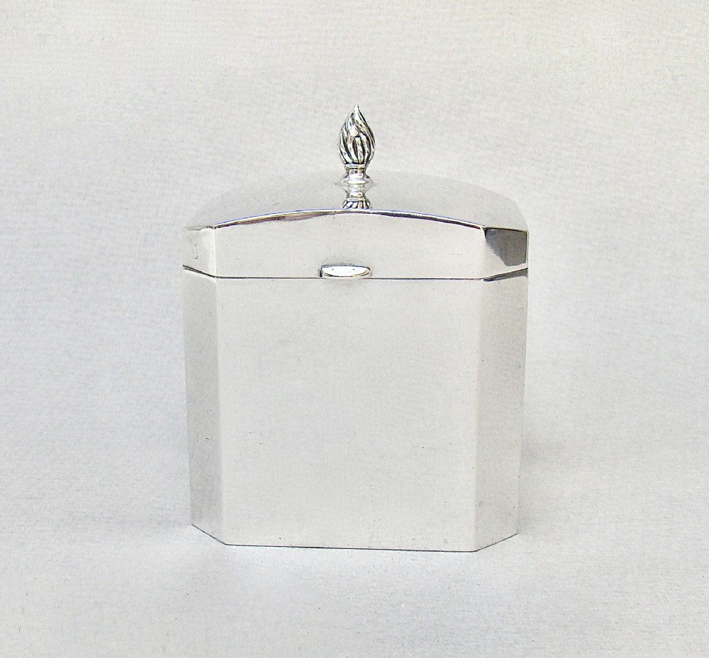 SMALL AND ELEGANT ART DECO SILVER TEA CADDY BY SYNYER & BEDDOES, BIRMINGHAM 1926