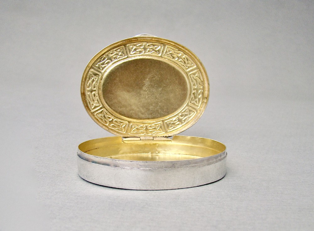 RARE ARTS & CRAFT SILVER PILL BOX BY LIBERTY & CO, BIRMINGHAM 1927 View V