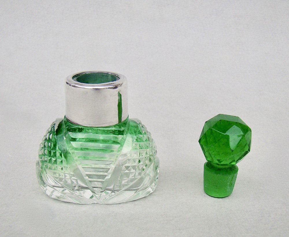 VICTORIAN SILVER & SLICED-CUT GREEN GLASS SCENT BOTTLE BY CHARLES MAY, BIRMINGHAM,  C.1890 View III