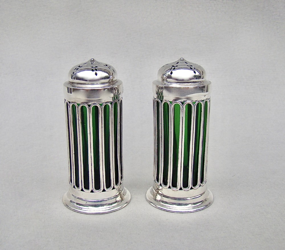ELEGANT PAIR OF SILVER WIREWORK PEPPERETTES BY THE GOLDSMITHS & SILVERSMITHS COMPANY, BIRMINGHAM 1919