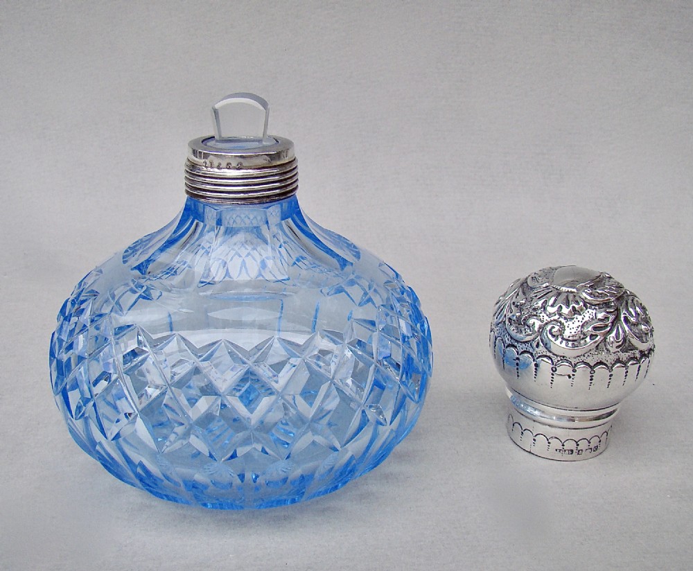 LARGE EDWARDIAN SILVER &  CUT GLASS SCENT BOTTLE BY J. GRINSELL & SONS, BIRMINGHAM 1902 View II