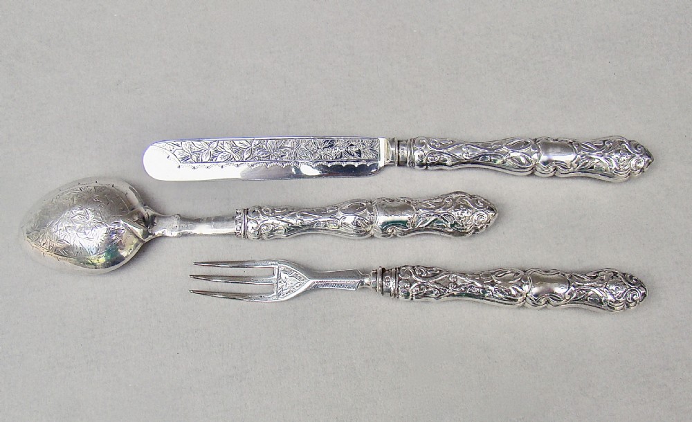 FABULOUS VICTORIAN 4-PIECE CHRISTENING SET BY COLEN HEWER CHESHIRE, BIRMINGHAM 1883, RETAILED BY HAMILTON & CO, CALCUTTA View IV