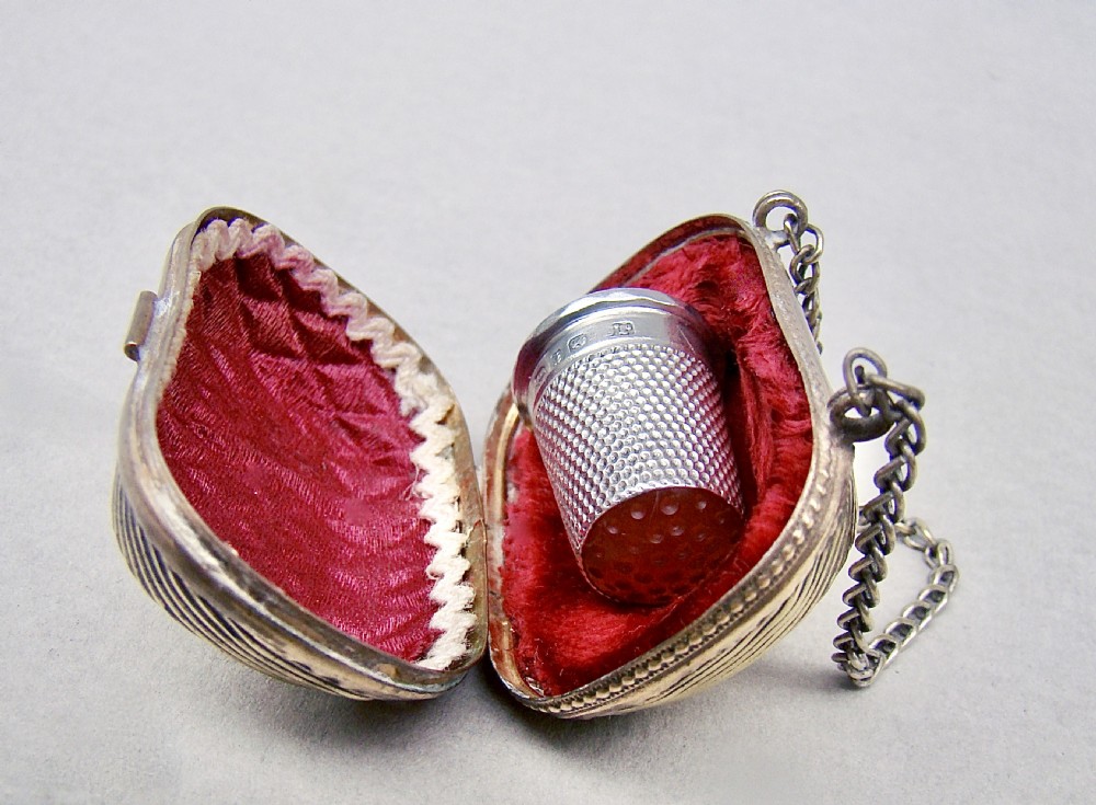 EXQUISITE VICTORIAN SILVER & AGATE THIMBLE IN ORMULU CHATELAINE THIMBLE CASE, BIRMINGHAM 1890