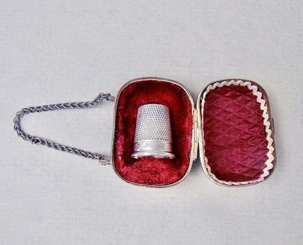 EXQUISITE VICTORIAN SILVER & AGATE THIMBLE IN ORMULU CHATELAINE THIMBLE CASE, BIRMINGHAM 1890 View II