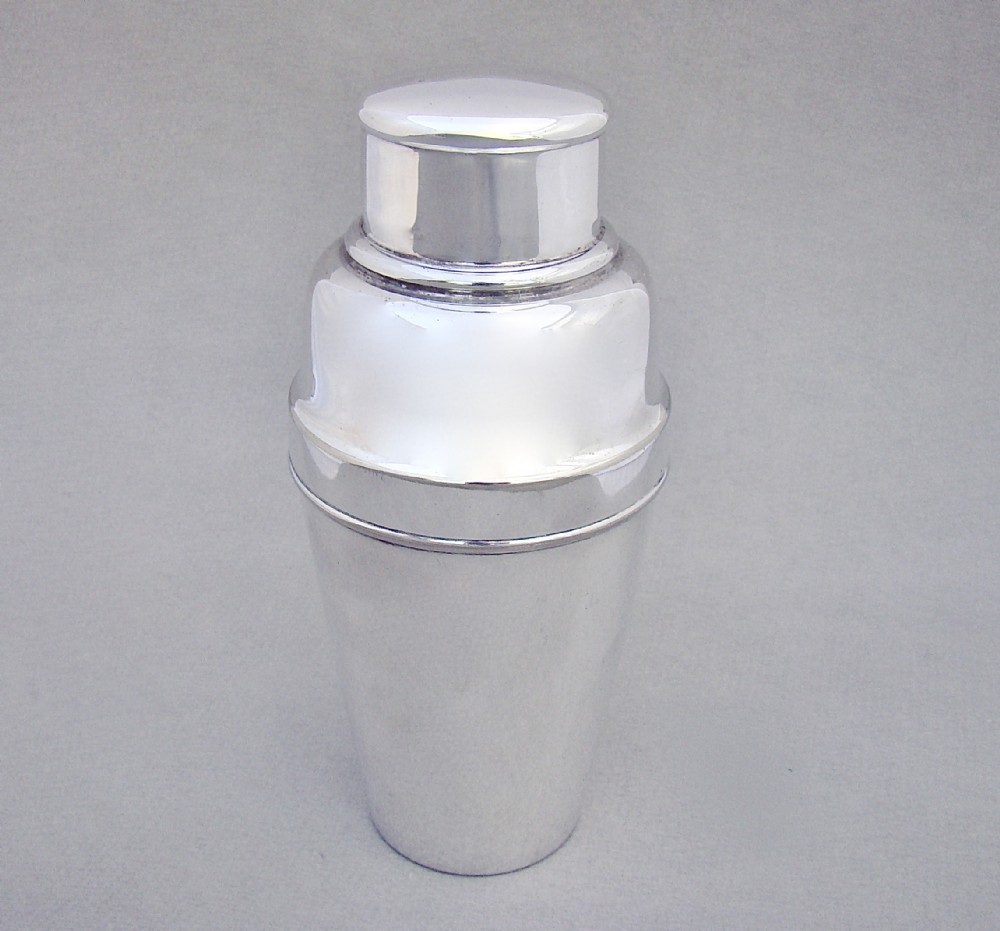 ELEGANT ART DECO SILVER PLATED COCKTAIL SHAKER, CIRCA 1930
