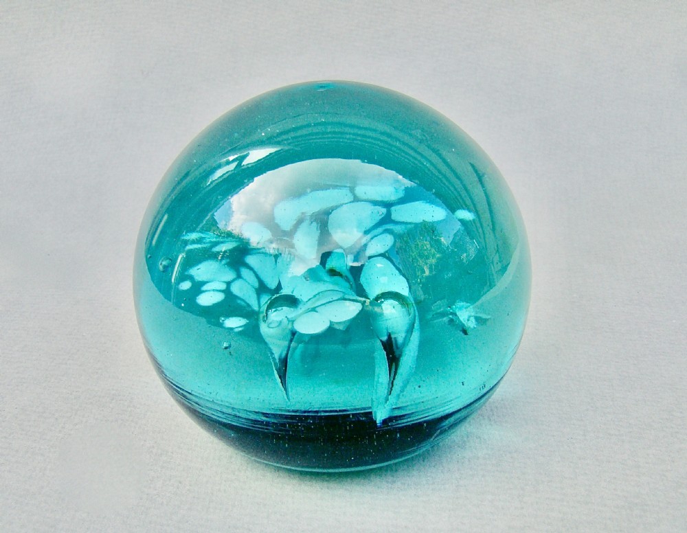 VICTORIAN GREEN GLASS MULTIPLE FLOWER DUMP PAPERWEIGHT, CIRCA 1890