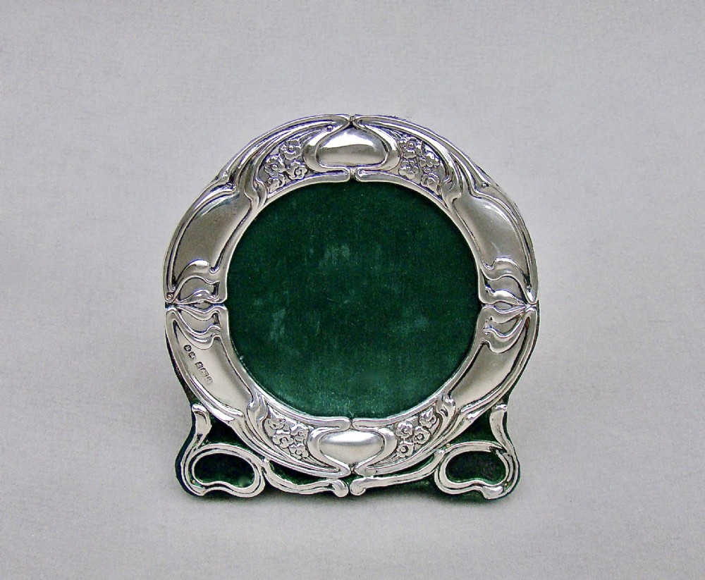 ART NOUVEAU SOLID SILVER PHOTO FRAME BY HENRY MATTHEWS, BIRMINGHAM 1902