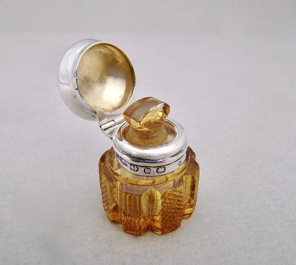 MINIATURE SILVER & AMBER GLASS SCENT BOTTLE BY THE MOUSLEY BROTHERS, BIRMINGHAM 1896 View III
