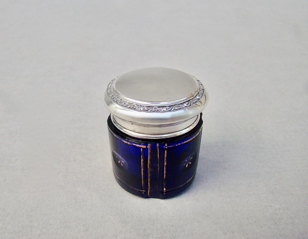 CHARMING SILVER & BRISTOL BLUE GILT GLASS ROUGE POT, CIRCA 1890