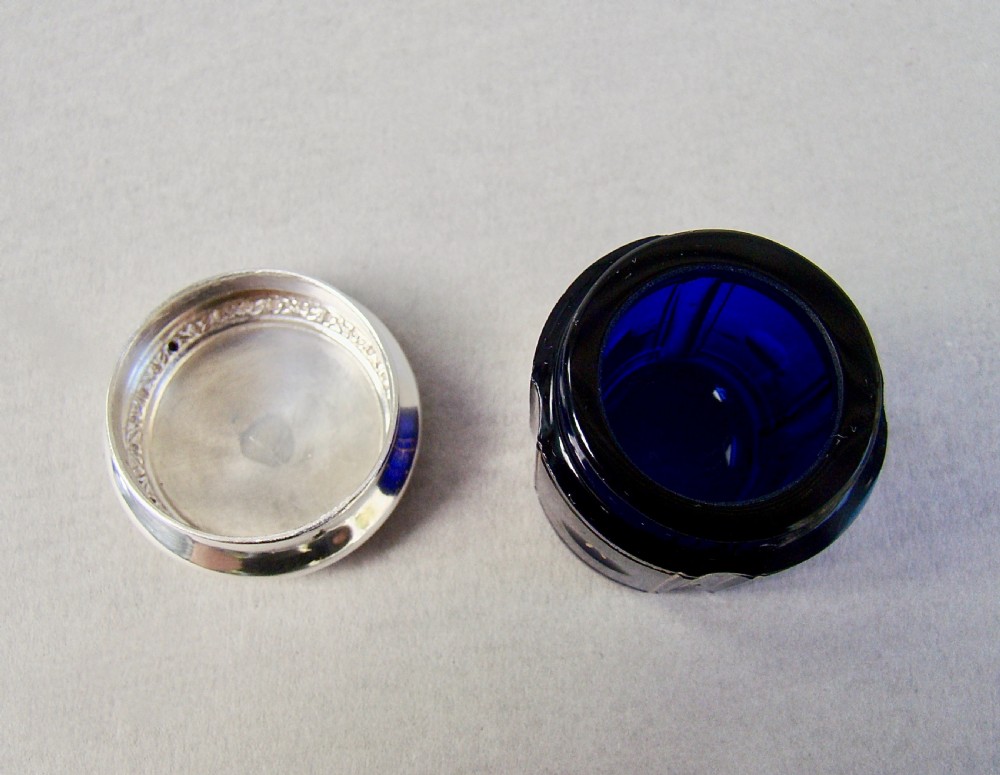 CHARMING SILVER & BRISTOL BLUE GILT GLASS ROUGE POT, CIRCA 1890 View IV