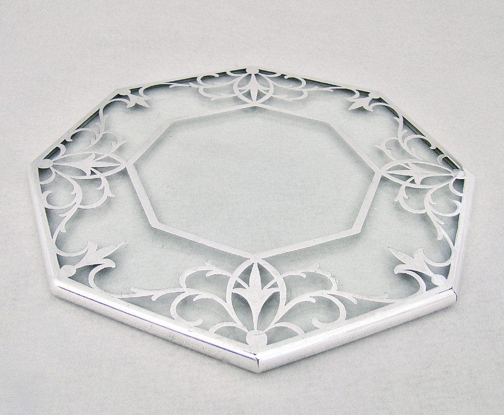 UNUSUAL OCTAGONAL SILVER MOUNTED OVAL GLASS TEAPOT STAND, CIRCA 1930 View V