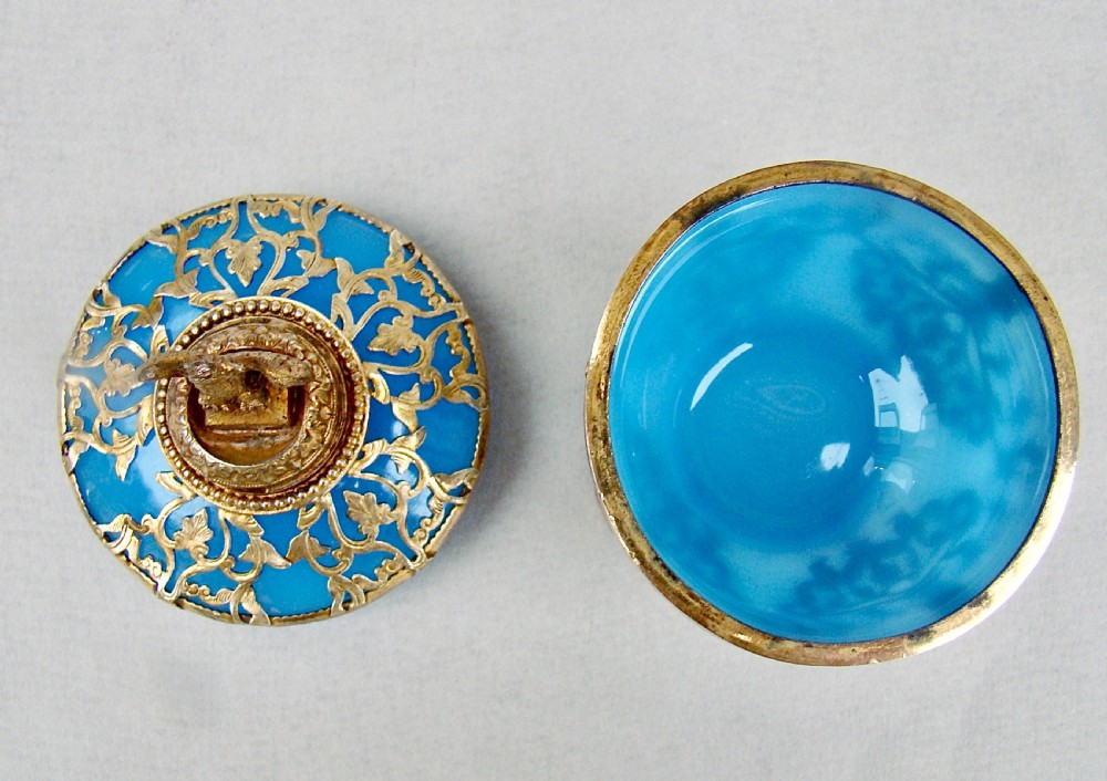 FABULOUS FRENCH NAPOLEON III PALAIS ROYAL OPALINE GLASS CASKET, CIRCA 1860 View IV