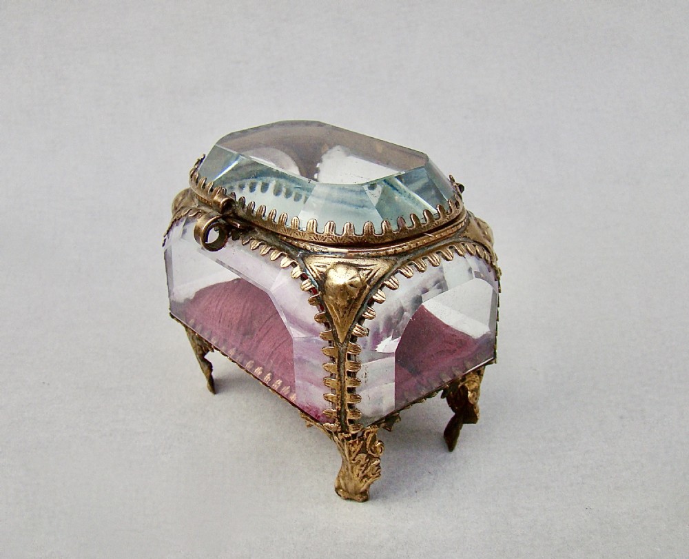 EXQUISITE 19TH C. FRENCH ORMULU & BEVELLED GLASS JEWELLERY CASKET, CIRCA 1890 View V