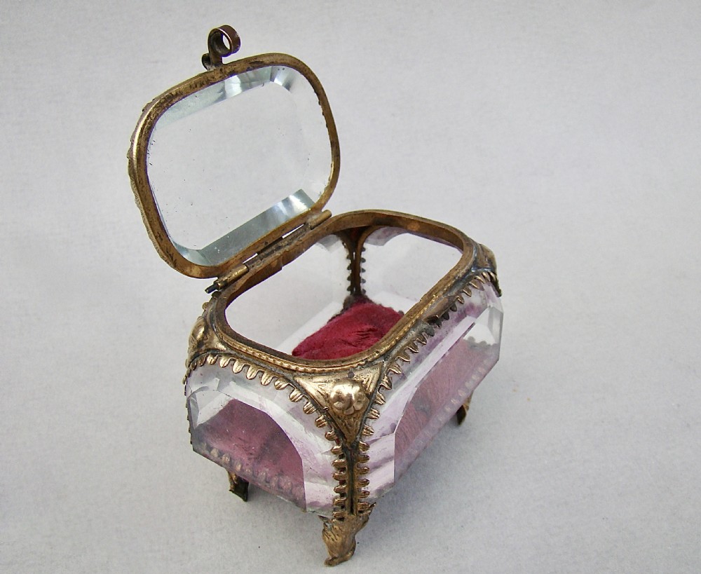 EXQUISITE 19TH C. FRENCH ORMULU & BEVELLED GLASS JEWELLERY CASKET, CIRCA 1890 View VII