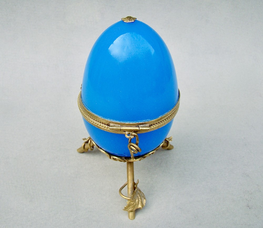 RARE FRENCH PALAIS ROYAL ORMOLU MOUNTED BLUE OPALINE GLASS EGG CASKET BOX View VI