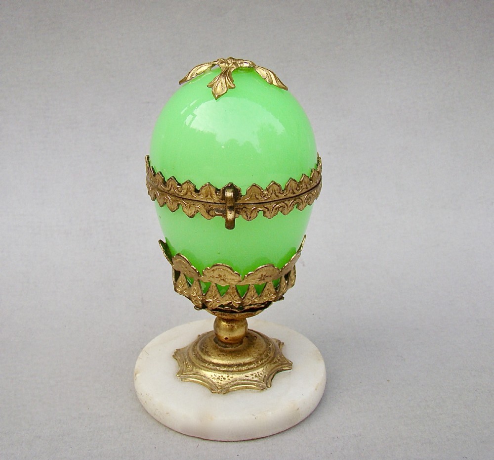 FABULOUS FRENCH PALAIS ROYAL URANIUM OPALINE GLASS EGG CASKET, CIRCA 1870