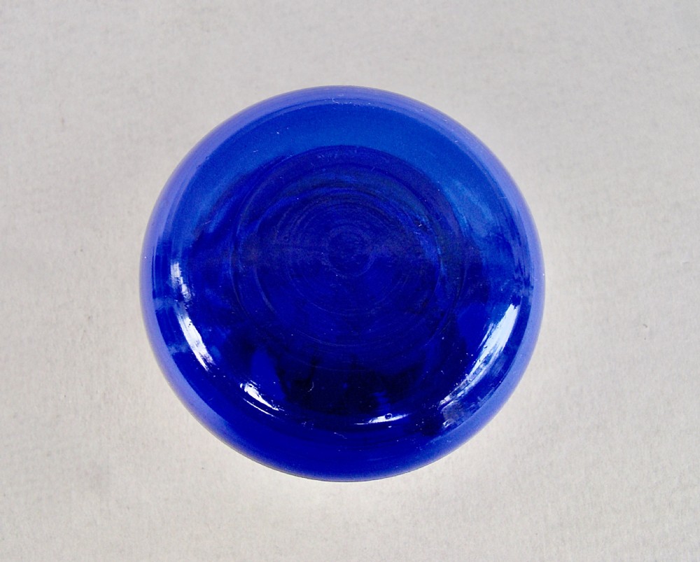 DELIGHTFUL 19TH CENTURY FRENCH BLUE GLASS ENAMELLED TRINKET BOX, CIRCA 1890 View III