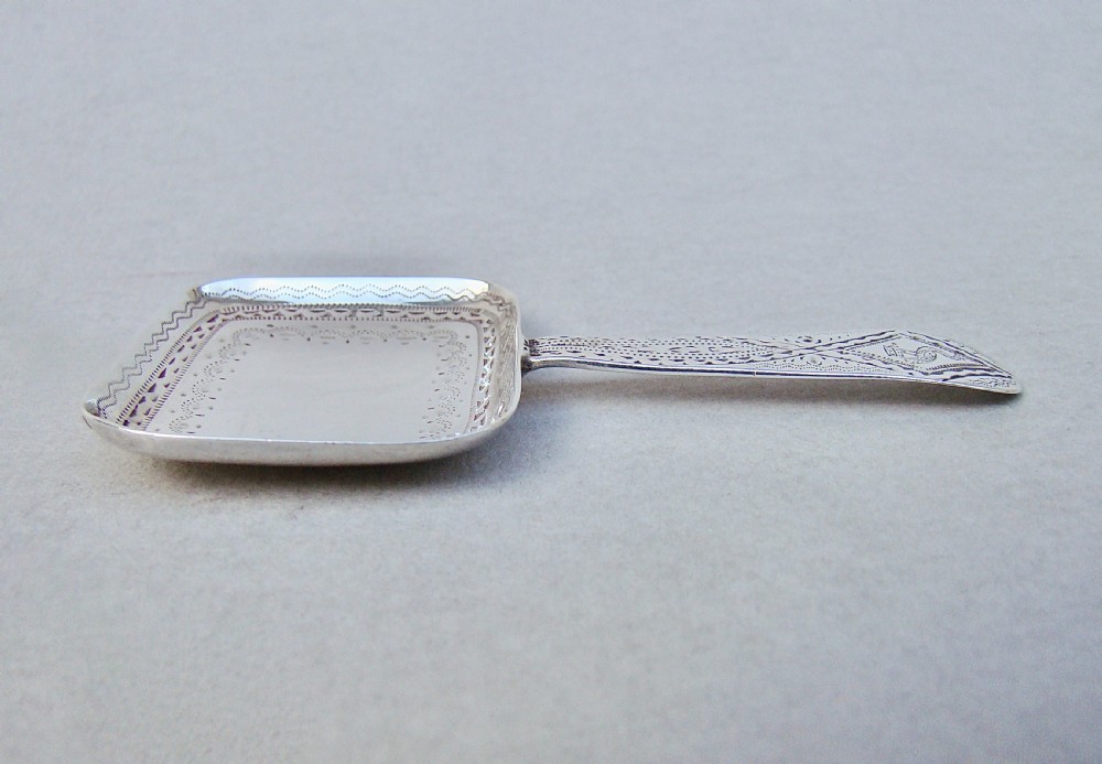 UNUSUAL GEORGIAN SILVER CADDY SPOON BY WILLIAM COLLINGS, LONDON 1794 View IV
