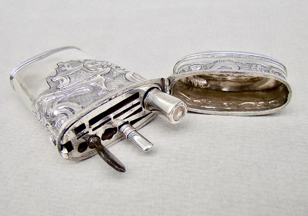 RARE GEORGIAN SILVER TRAVELLING ETUI, CIRCA 1790 View III